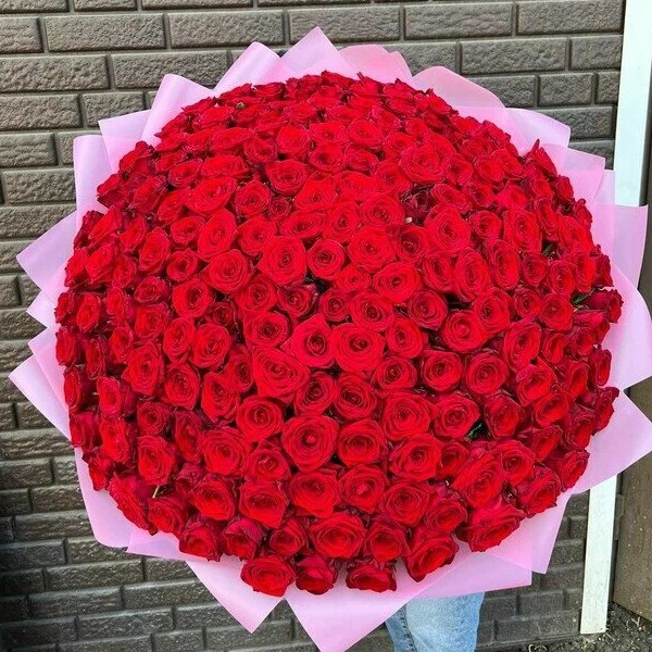 Букет цветов "201 красная роза" Букет цветов "201 красная роза"